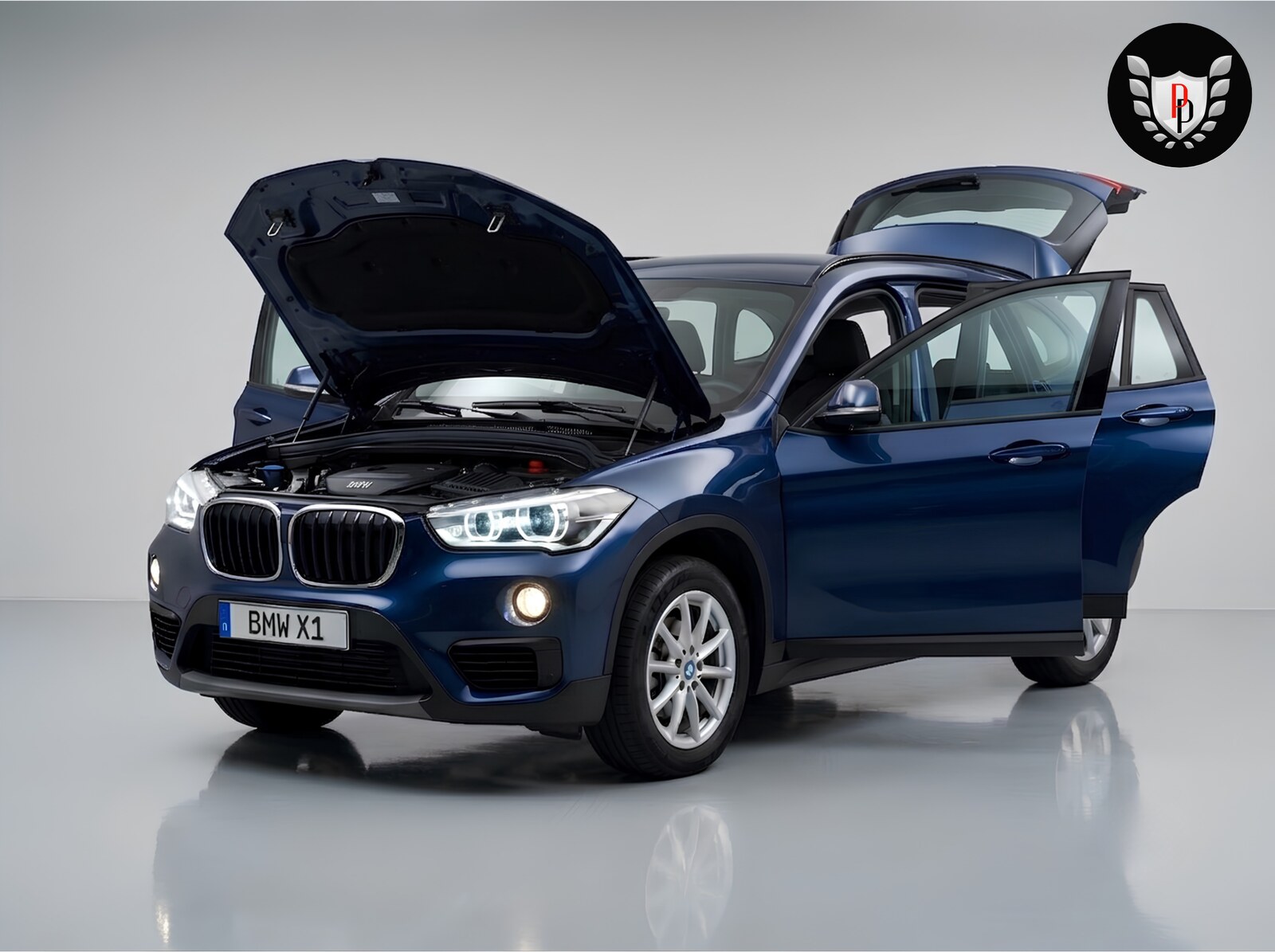 BMW X1 xDrive 18d con sportelli aperti